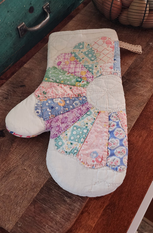 Vintage Quilt Ovenmitt