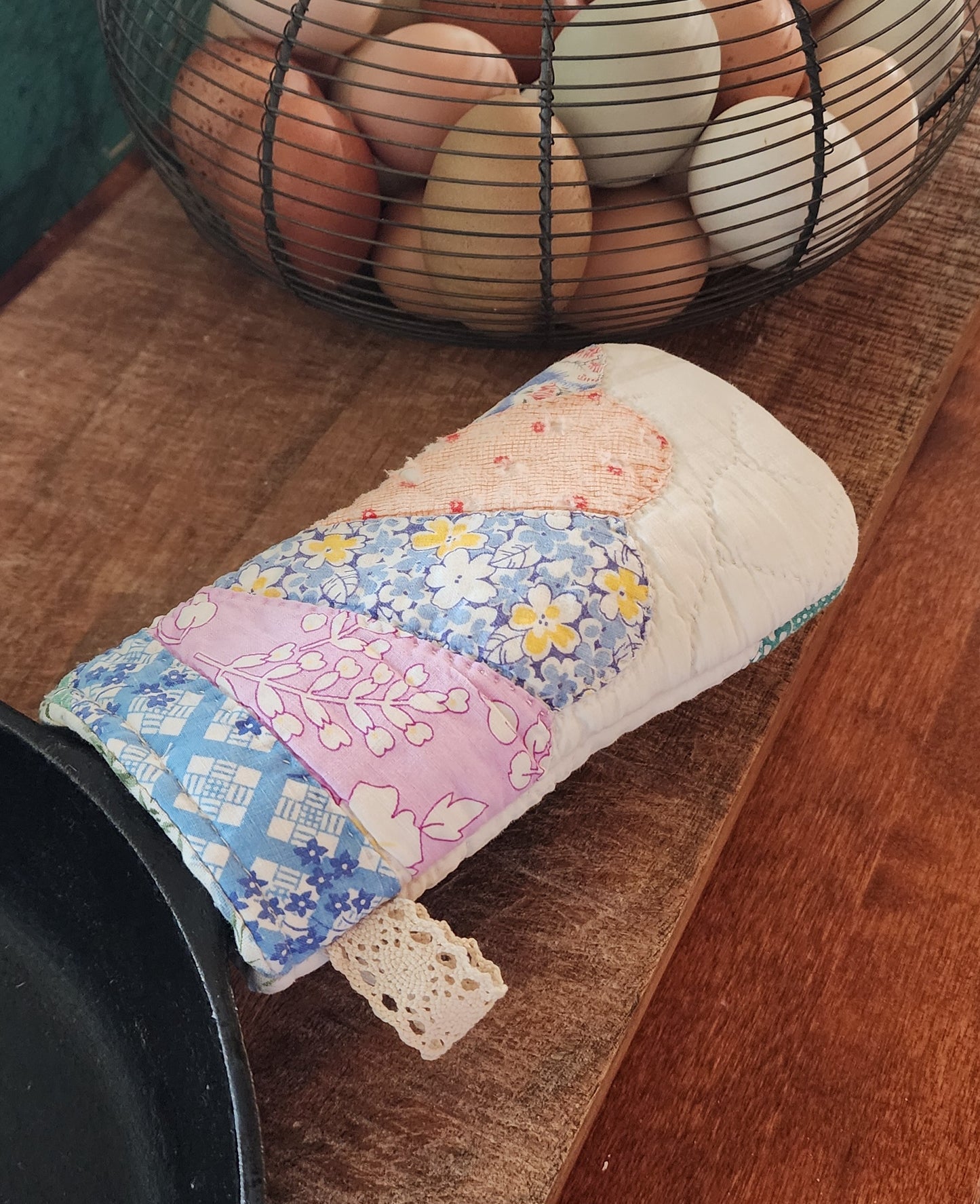 Vintage Quilt Skillet Handle Holder