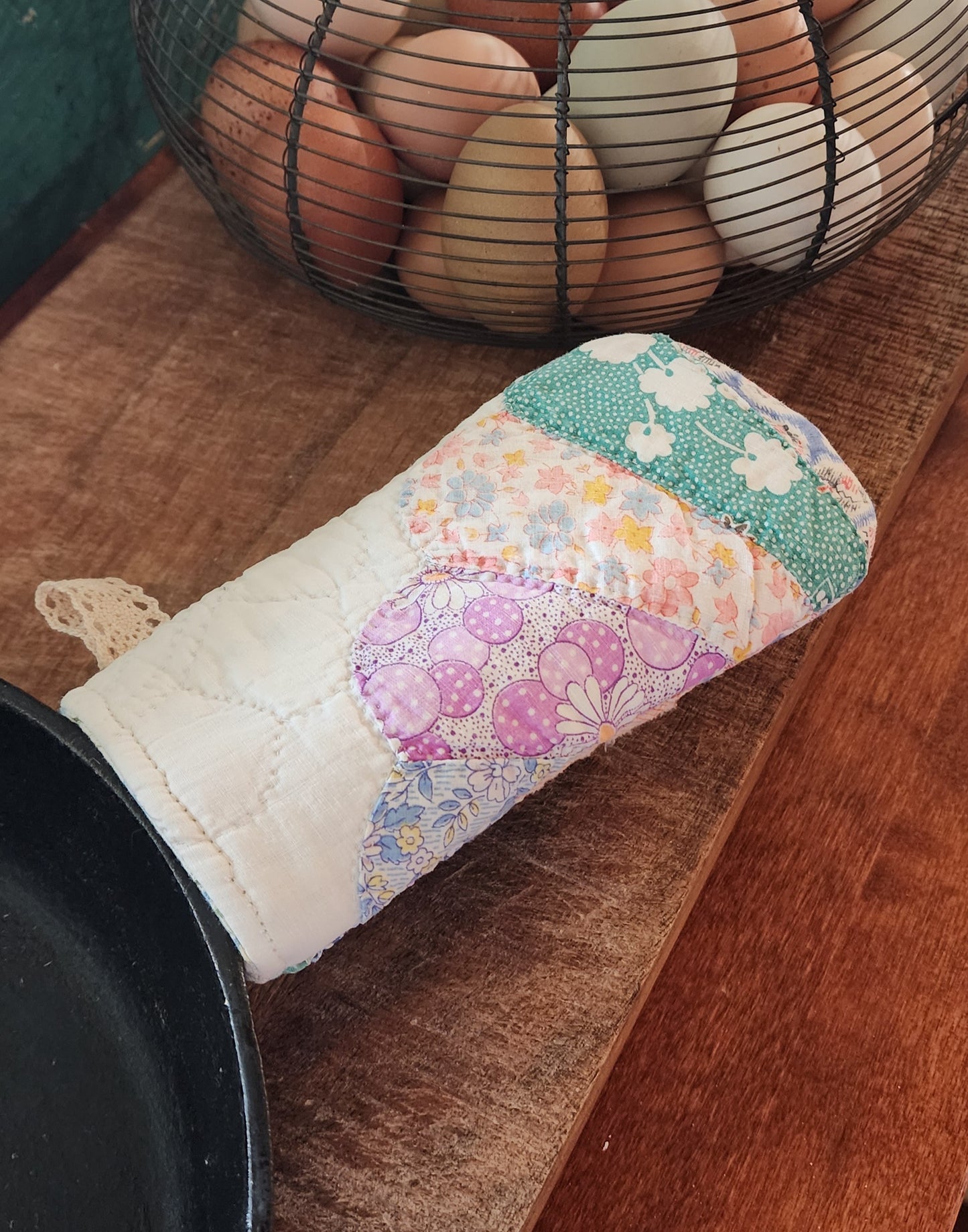Vintage Quilt Skillet Handle Holder
