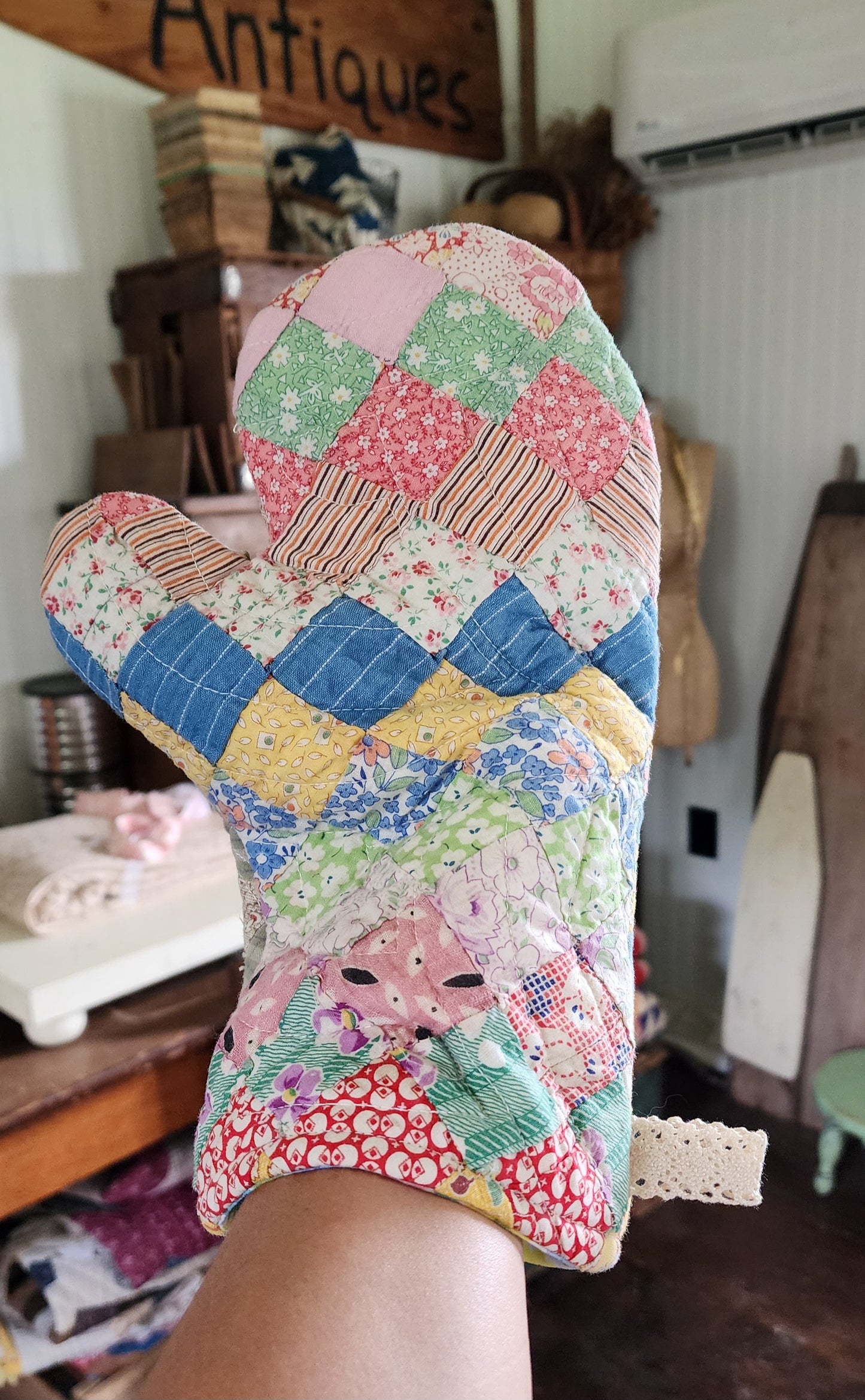 Vintage Quilt Ovenmitt